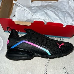 Girls puma sneakers never worn size 4.5